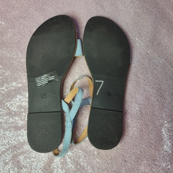 ♡ Baby Blue Suede Ankle Strapped Sandals ♡ - Picture 4 of 4